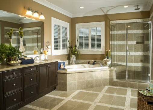 Baño beige y marron chocolate: decorar tu baño pequeño ideas y ... Baño Ideas Marmol