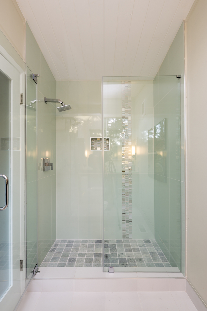 Baños beige con blanco ~ dikidu.com Cocinas empotradas en blanco y beige