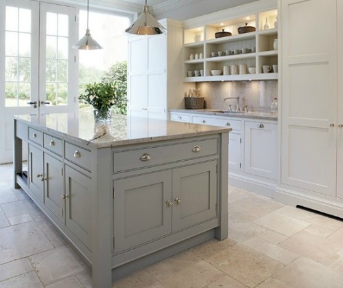 cocina colonial en gris