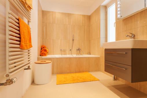 Baño cálido de tonos beige