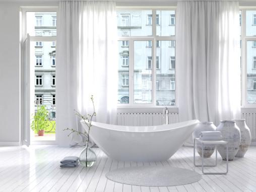 Baño vintage con bañera moderna