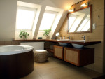 Baño japonés en buhardilla