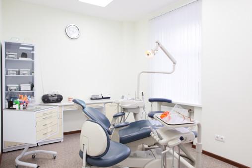 Box dental con sillón azul