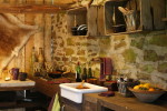 Cocina rústica piedra y madera
