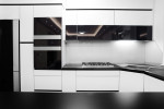 Cocina moderna con cristal templado negro