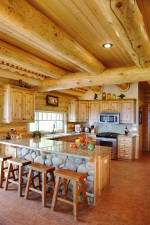 Cocina rústica con vigas de madera