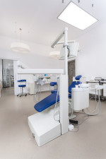 Gabinete dental con lámpara LED cuadrada