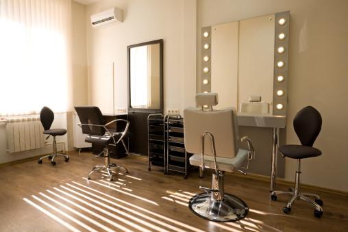 Peluquería vintage con espejo tipo camerino