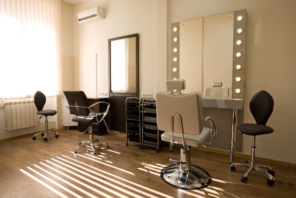 Peluquería vintage con espejo tipo camerino