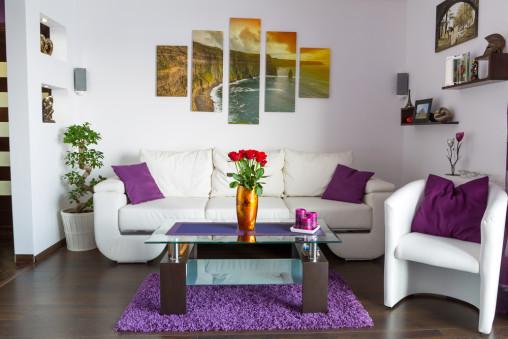 Salón pequeño minimalista blanco
