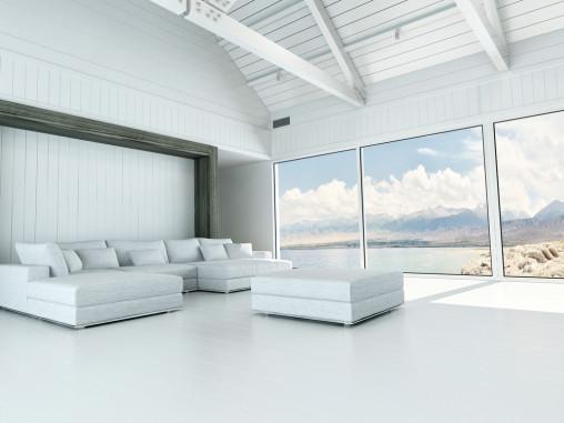Salón industrial amplio con grandes ventanales