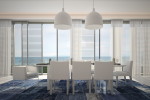 Comedor costero con suelo azul