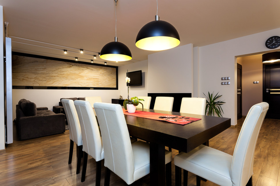Comedor moderno con sillas blancas. fotos para que te inspires ...