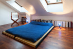 Dormitorio estilo japonés en buhardilla