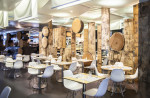 Cafetería rústica en madera