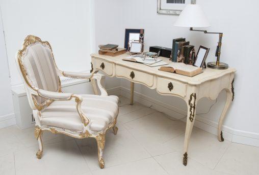 Despacho vintage en tonos crema