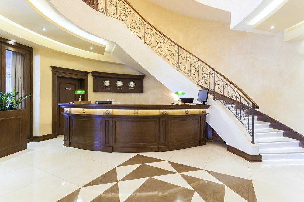 Hall con escalera circular