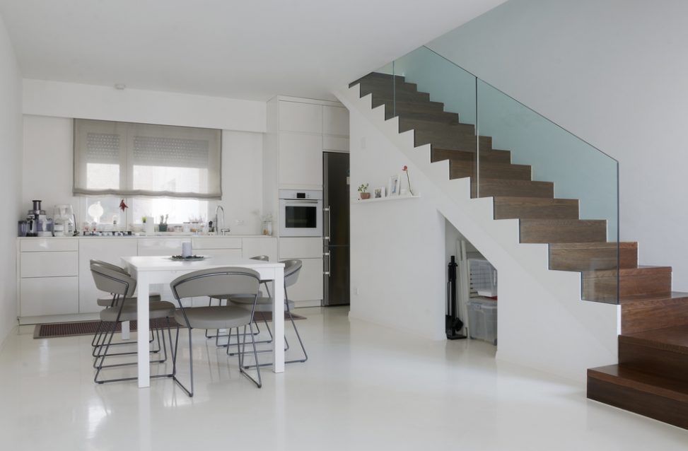 cocina comedor minimalista con escalera de madera fotos para que te inspires 3presupuestos - Cocina Minimalista cocina comedor minimalista con escalera de madera fotos para que te inspires 3presupuestos - Cocina Minimalista