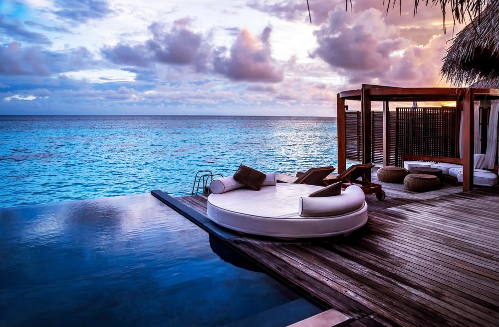 Piscina exótica con vistas al mar