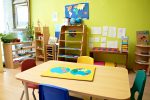 Salón de juegos moderno con cristaleras