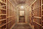 Bodega de estilo rústico con bóveda